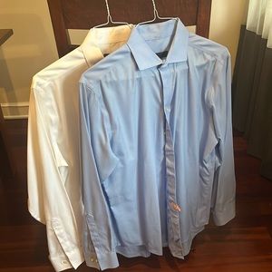 Bundle of 2 Calvin Klein men’s button downs.